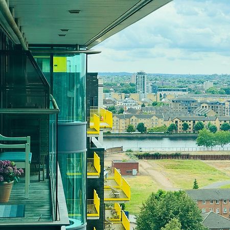 Modern 2Bed 2Bath Apartment Canary Wharf - Upto 5 Person Лондон Екстериор снимка