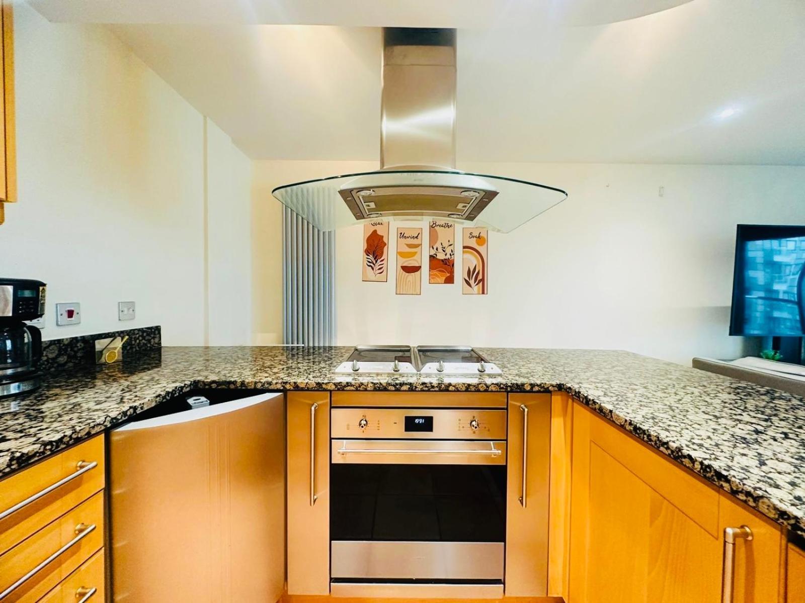 Modern 2Bed 2Bath Apartment Canary Wharf - Upto 5 Person Лондон Екстериор снимка