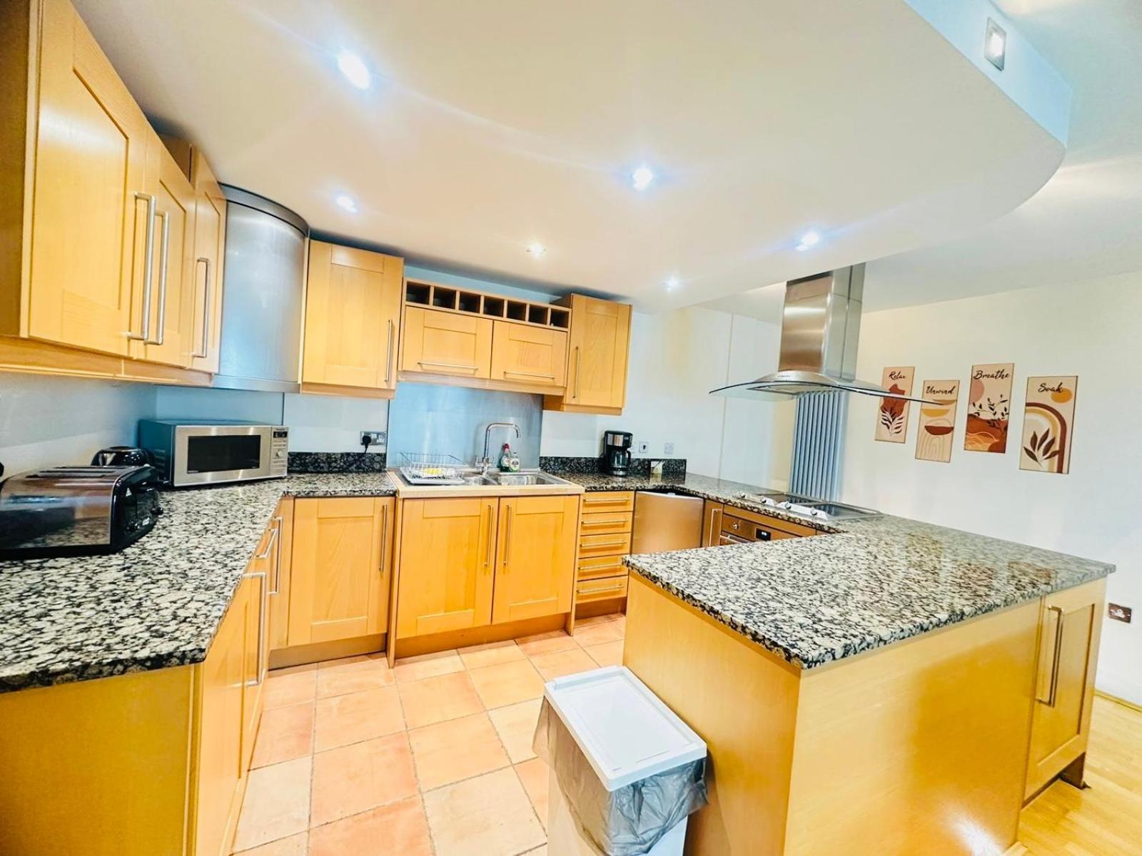 Modern 2Bed 2Bath Apartment Canary Wharf - Upto 5 Person Лондон Екстериор снимка