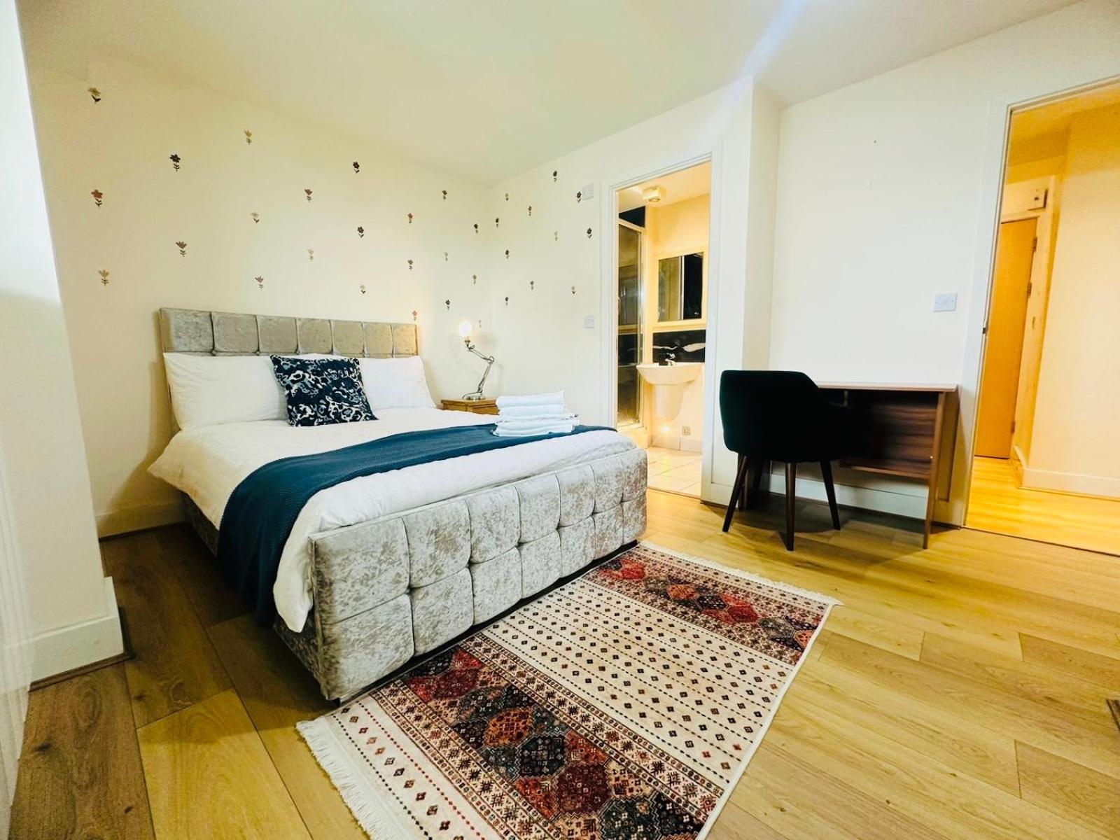Modern 2Bed 2Bath Apartment Canary Wharf - Upto 5 Person Лондон Екстериор снимка