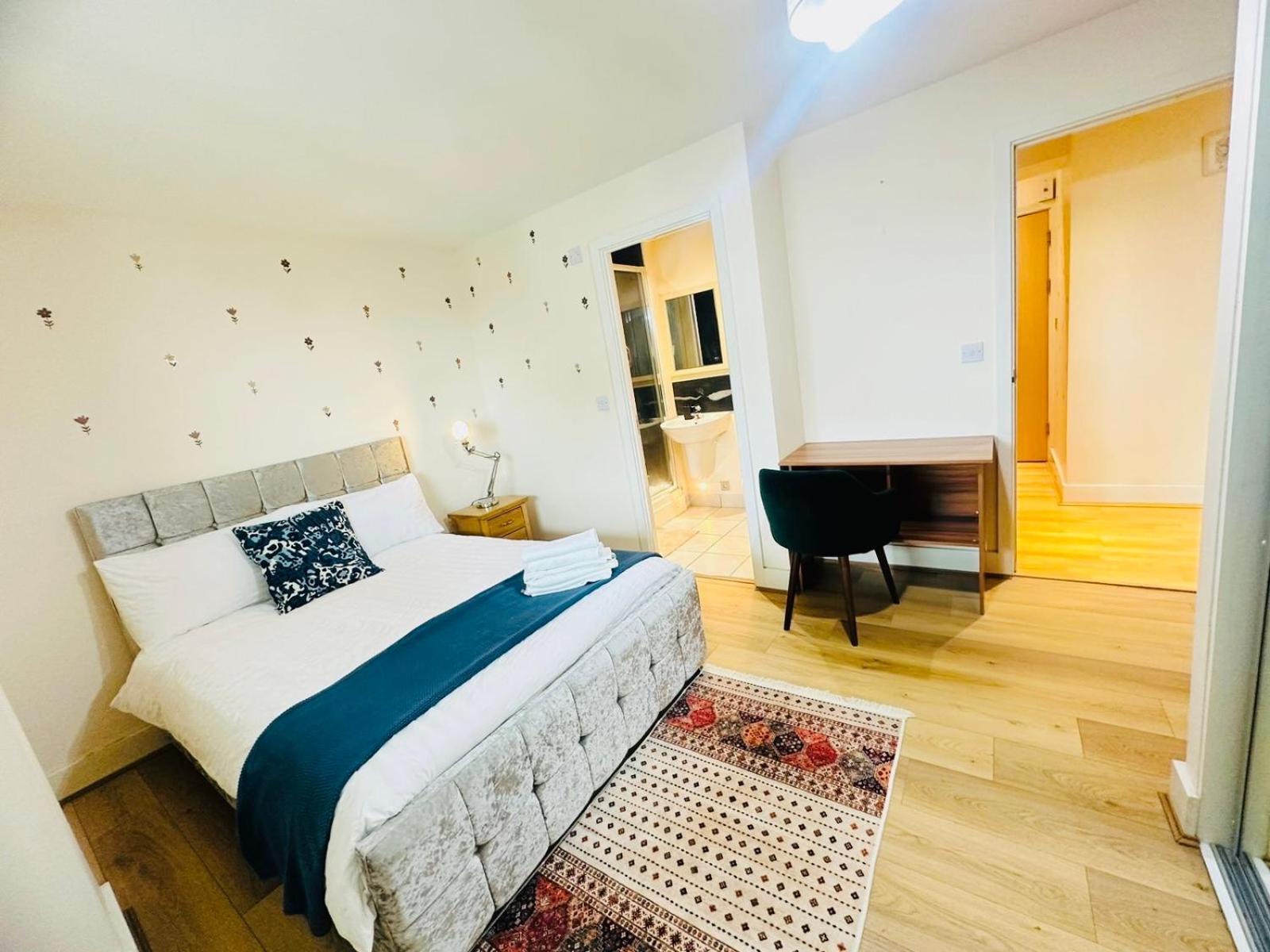 Modern 2Bed 2Bath Apartment Canary Wharf - Upto 5 Person Лондон Екстериор снимка