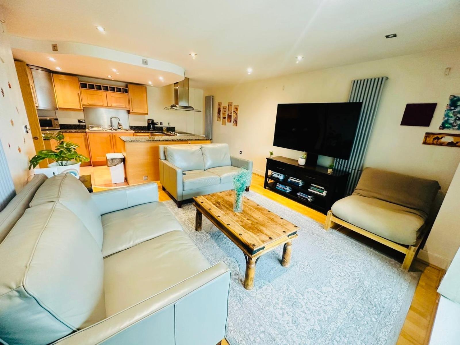 Modern 2Bed 2Bath Apartment Canary Wharf - Upto 5 Person Лондон Екстериор снимка
