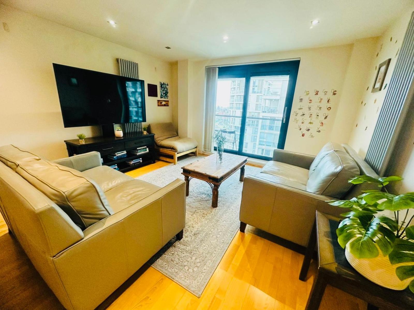 Modern 2Bed 2Bath Apartment Canary Wharf - Upto 5 Person Лондон Екстериор снимка