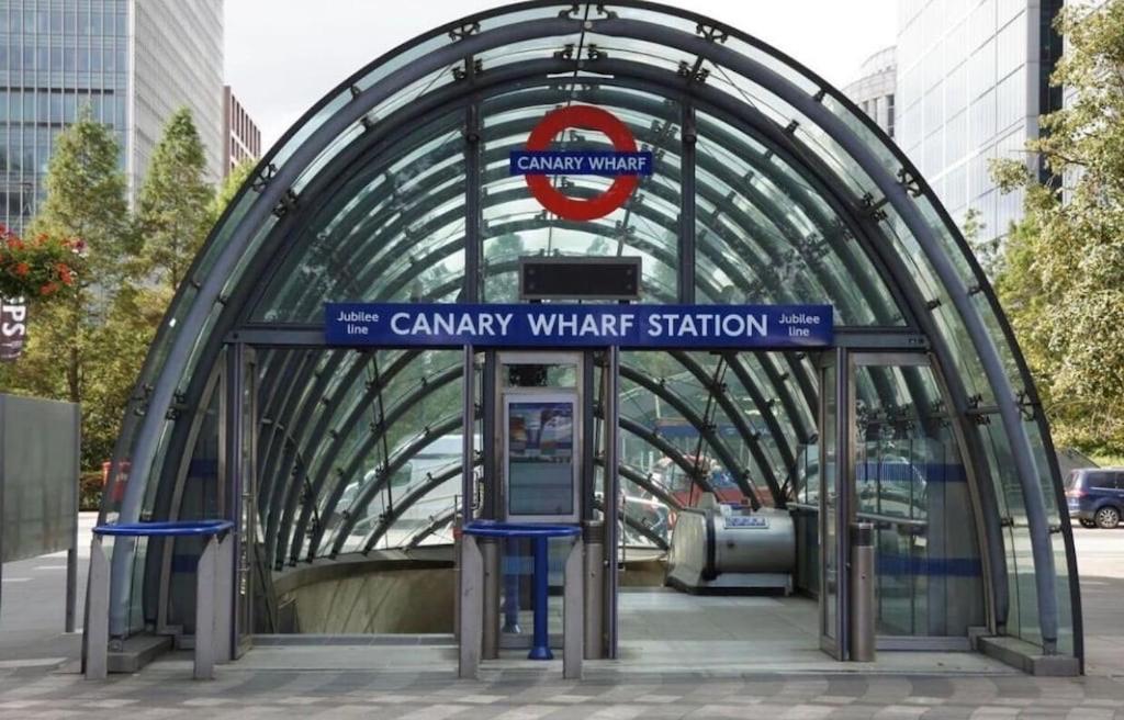 Modern 2Bed 2Bath Apartment Canary Wharf - Upto 5 Person Лондон Екстериор снимка
