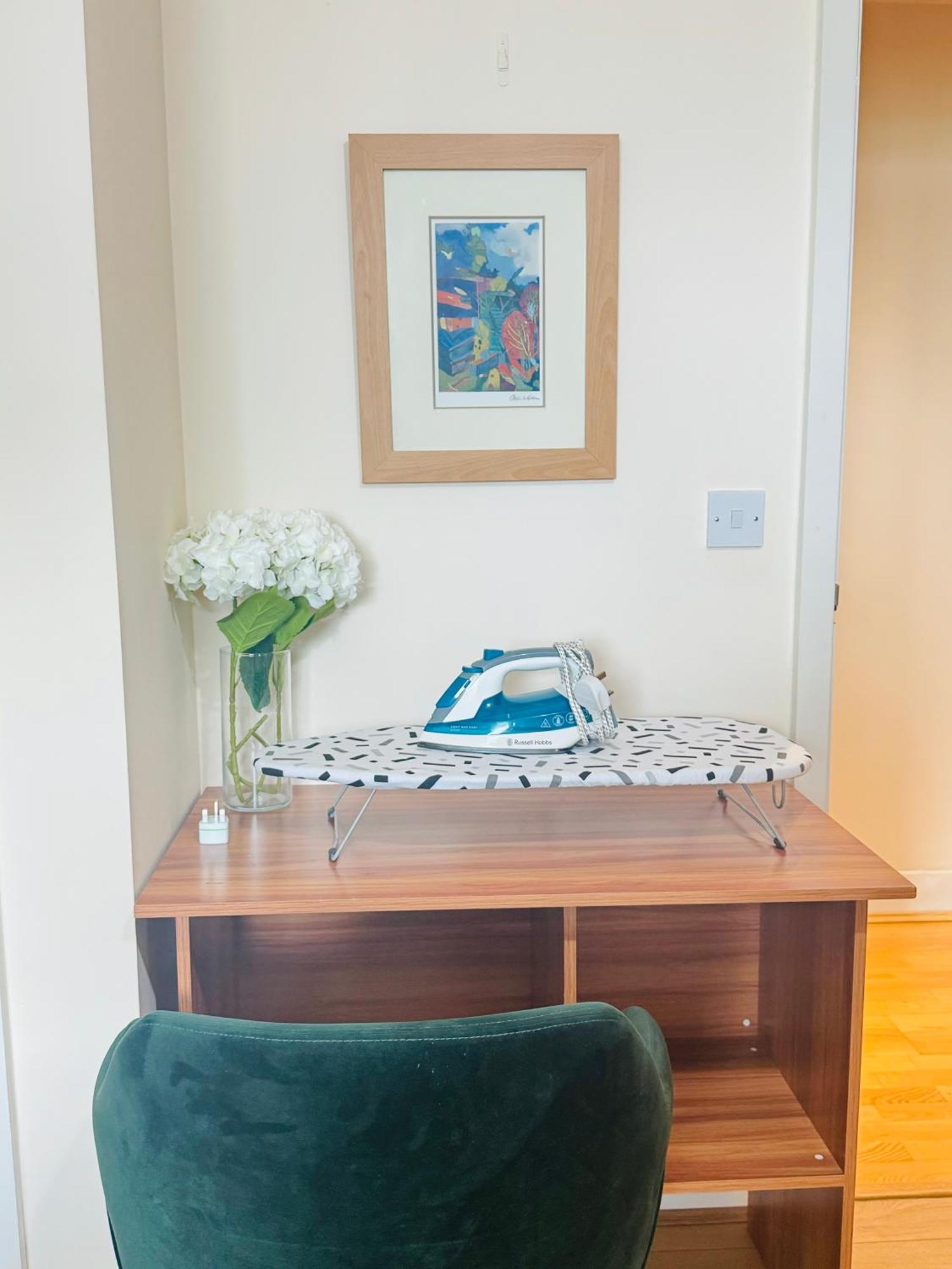 Modern 2Bed 2Bath Apartment Canary Wharf - Upto 5 Person Лондон Екстериор снимка