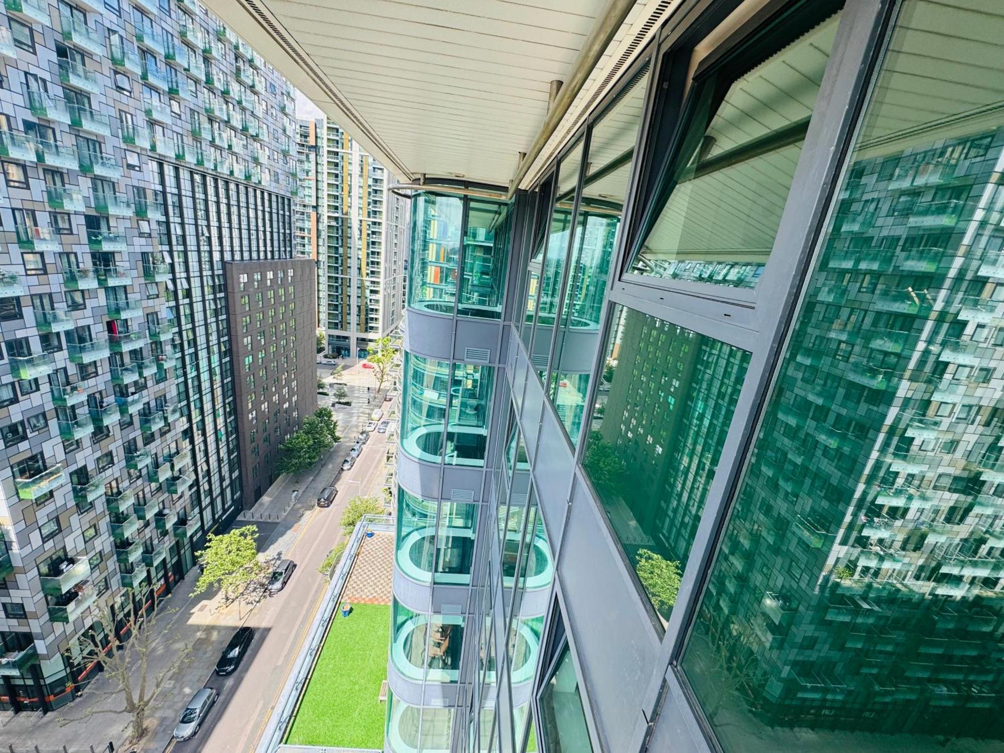 Modern 2Bed 2Bath Apartment Canary Wharf - Upto 5 Person Лондон Екстериор снимка