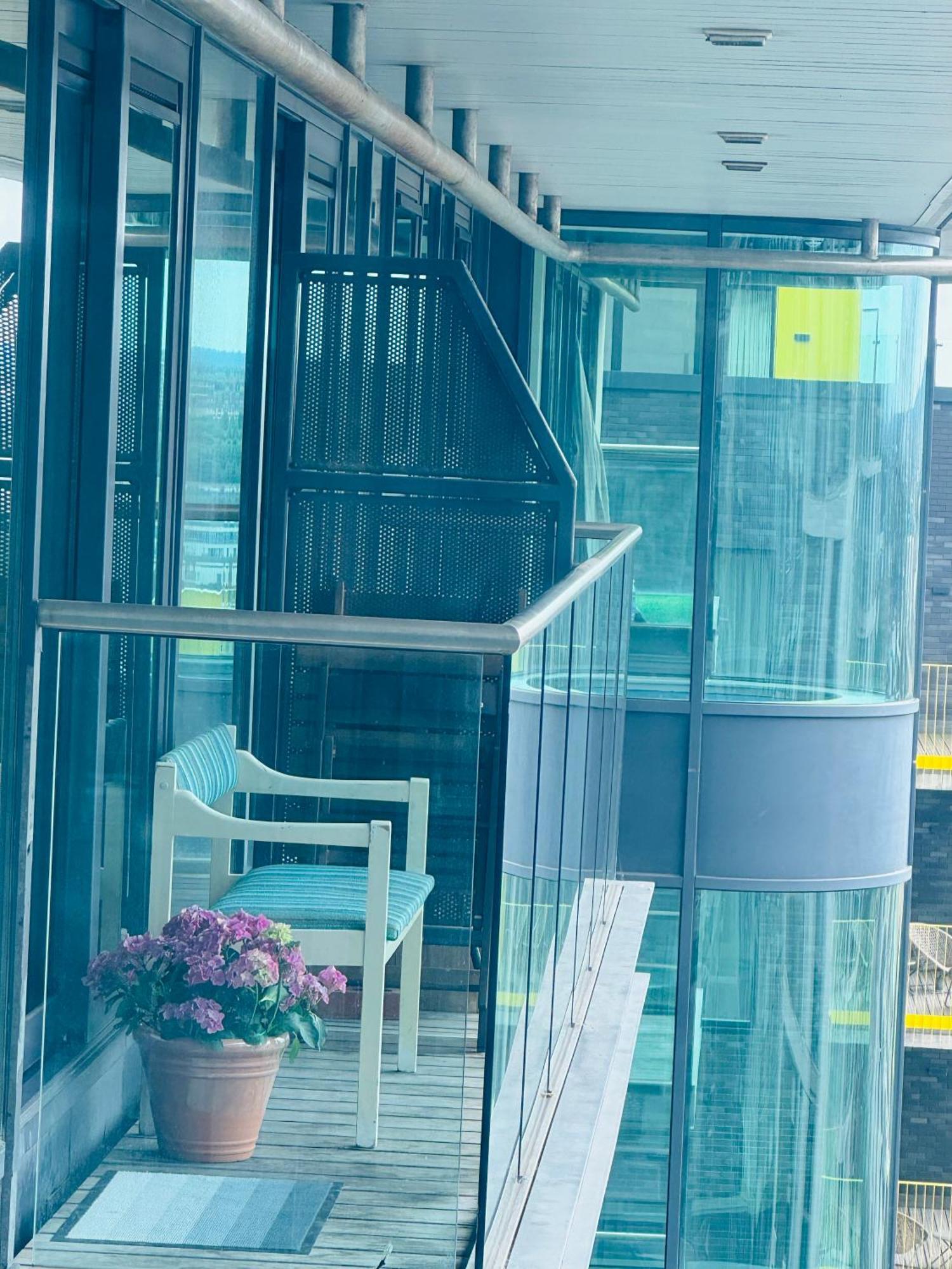 Modern 2Bed 2Bath Apartment Canary Wharf - Upto 5 Person Лондон Екстериор снимка